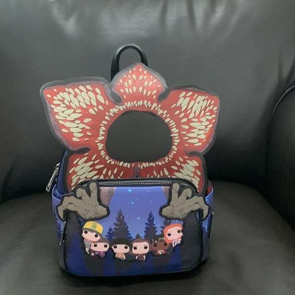 Pops Stranger Things Funko pop and backpack. NWT - Picture 2 of 5